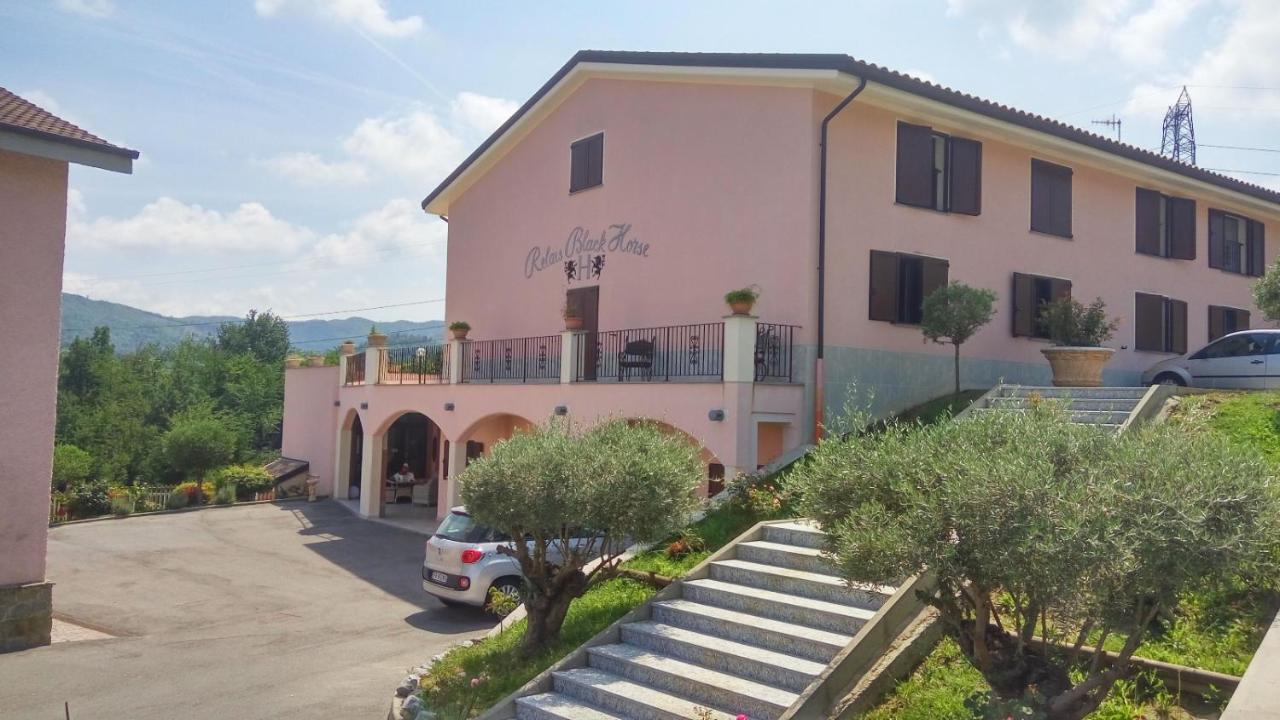 Millesimo Relais Black Horse מראה חיצוני תמונה