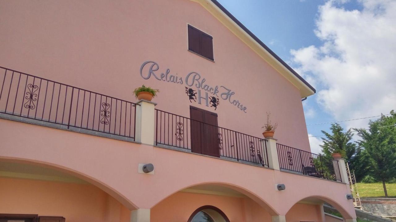Millesimo Relais Black Horse מראה חיצוני תמונה